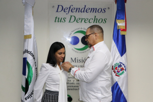 Acto de Colocación del Pin de Integridad Institucional para la nueva miembro Roxi Morla.