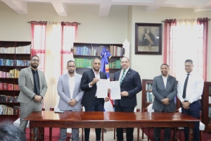 La Oficina Nacional de Defensa Pública y el Ayuntamiento de San Pedro de Macorís firman acuerdo de colaboración para mejorar las condiciones de los privados de libertad