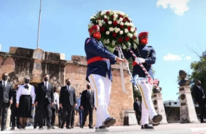 El Director Nacional de Defensa Pública, Lcdo. Rodolfo Valentín Santos, participo en la entrega de la ofrenda Floral realizada en el altar de la Patria.