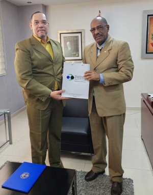 Senador, provincia Independencia, se reúne con Director de la ONDP