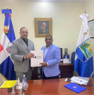Director de la ONDP realiza visita de cortesía al Alcalde de Barahona.