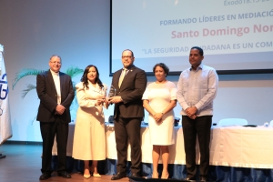 Reconocimiento al Director de la Oficina Nacional de Defensa Pública por su apoyo al Ministerio de Interior y Policía